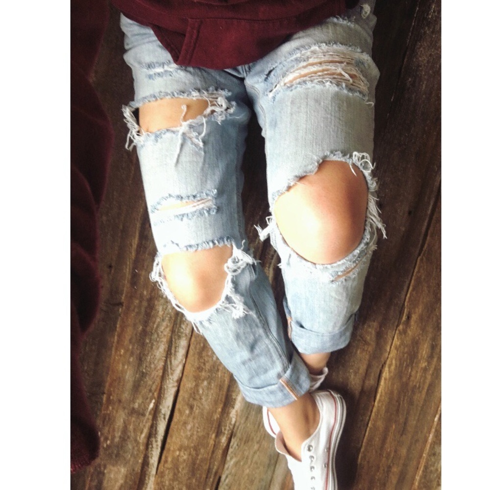 Size 4- American Eagle, “Mom Style” Jeans.